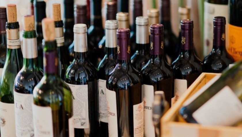 DIY: Poslikana vaza iz vinske steklenice