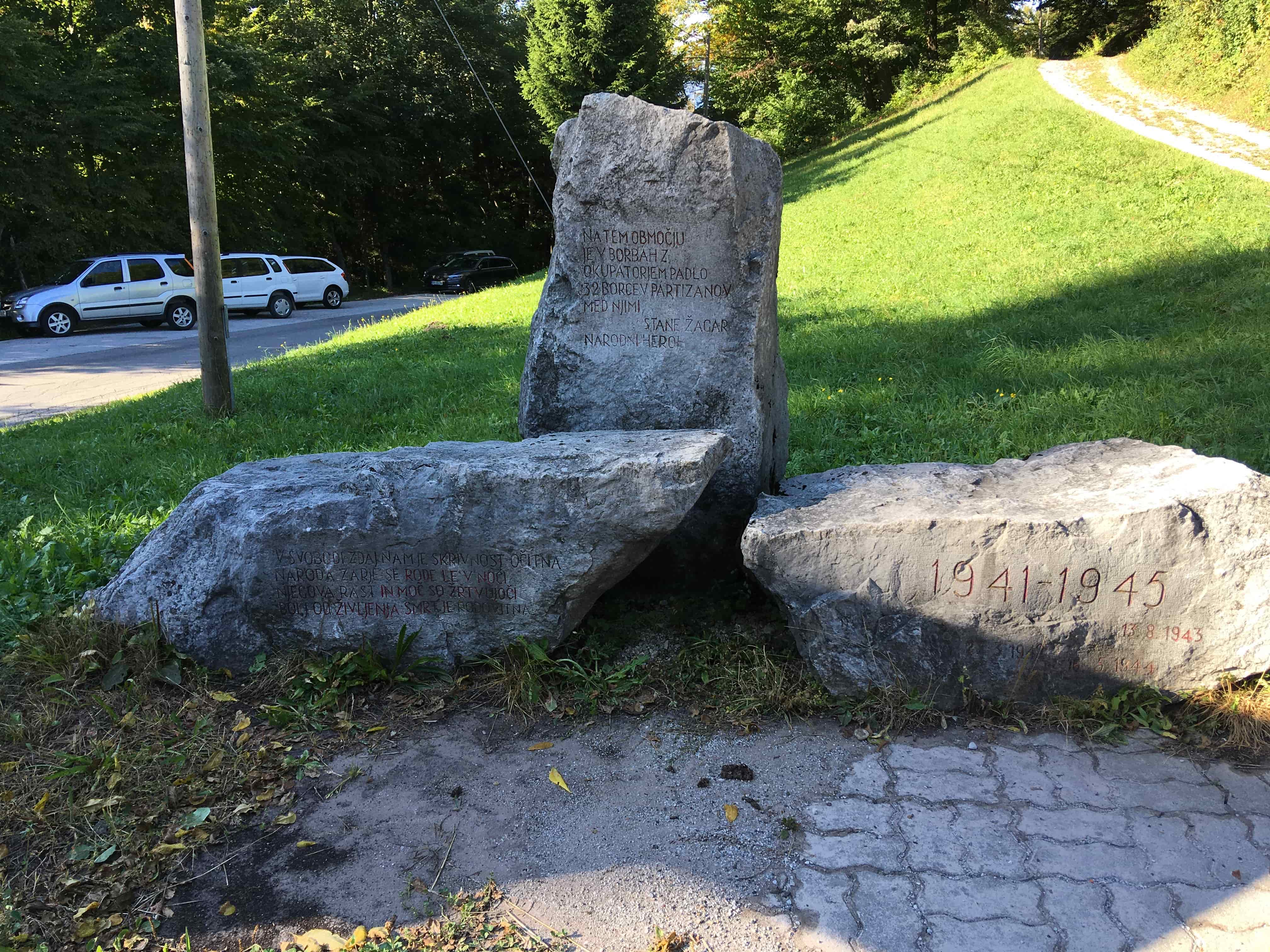 Spomenik padlim borcem med drugo svetovno vojno.