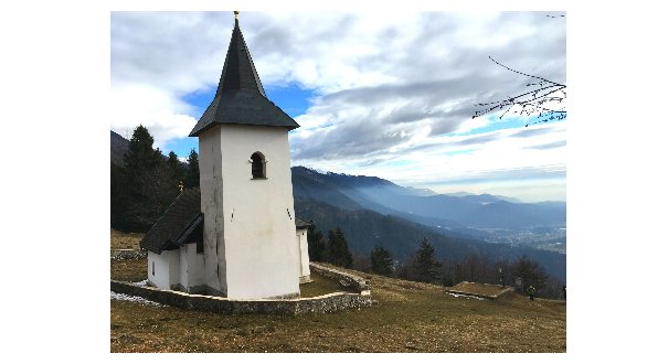 Cerkvica sv. Lovrenca in razgled izpred cerkvice.